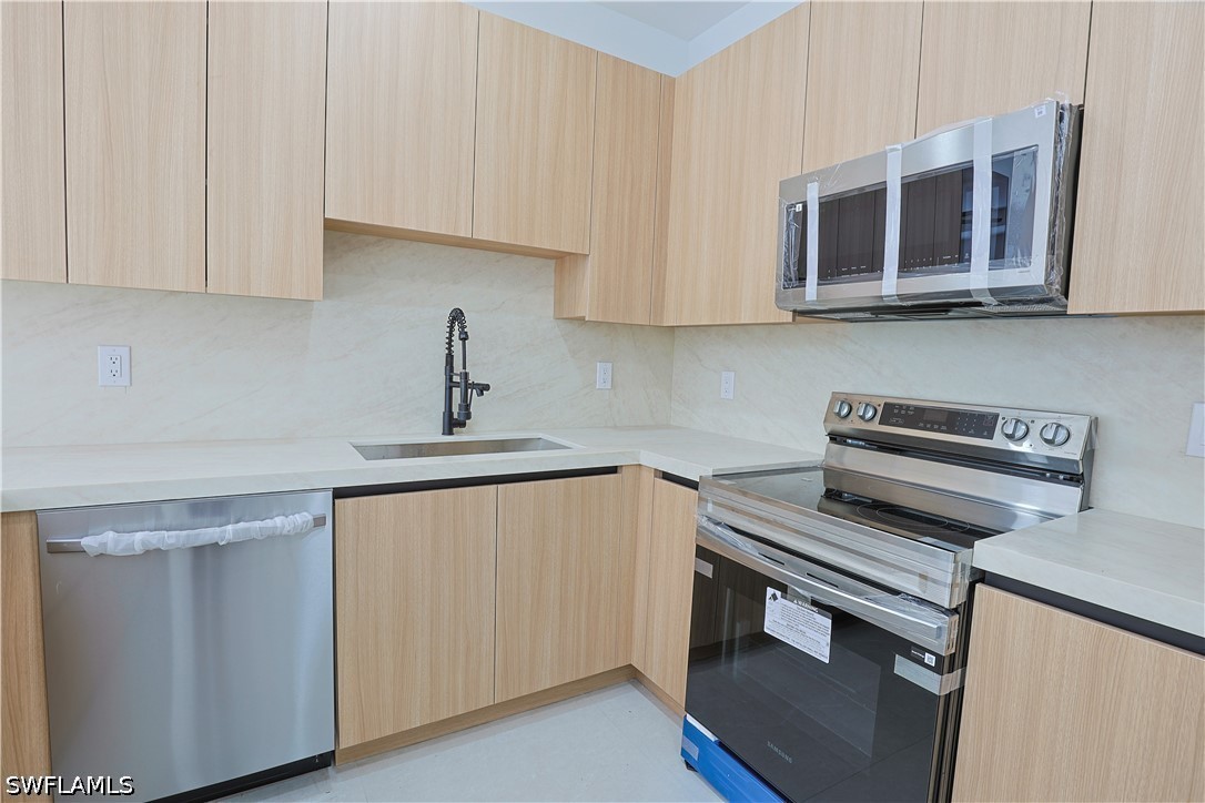 6 Bed Duplex for Sale in Lehigh Acres, photo 12
