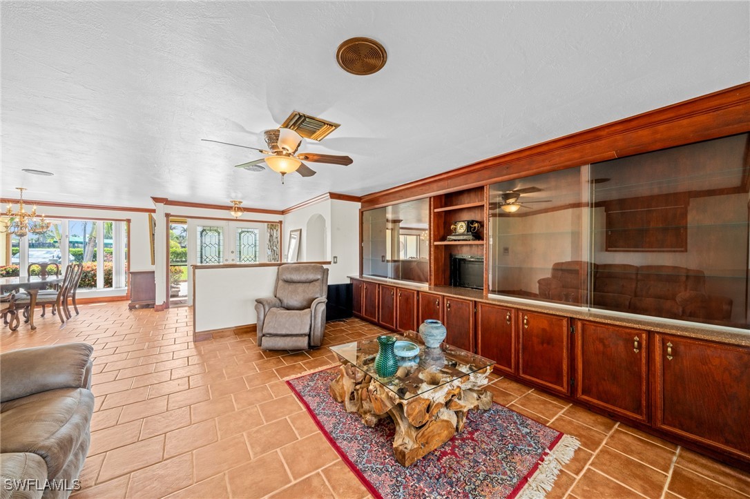 3 Bed Pool Home for Sale in Spanish Wells, photo 13
