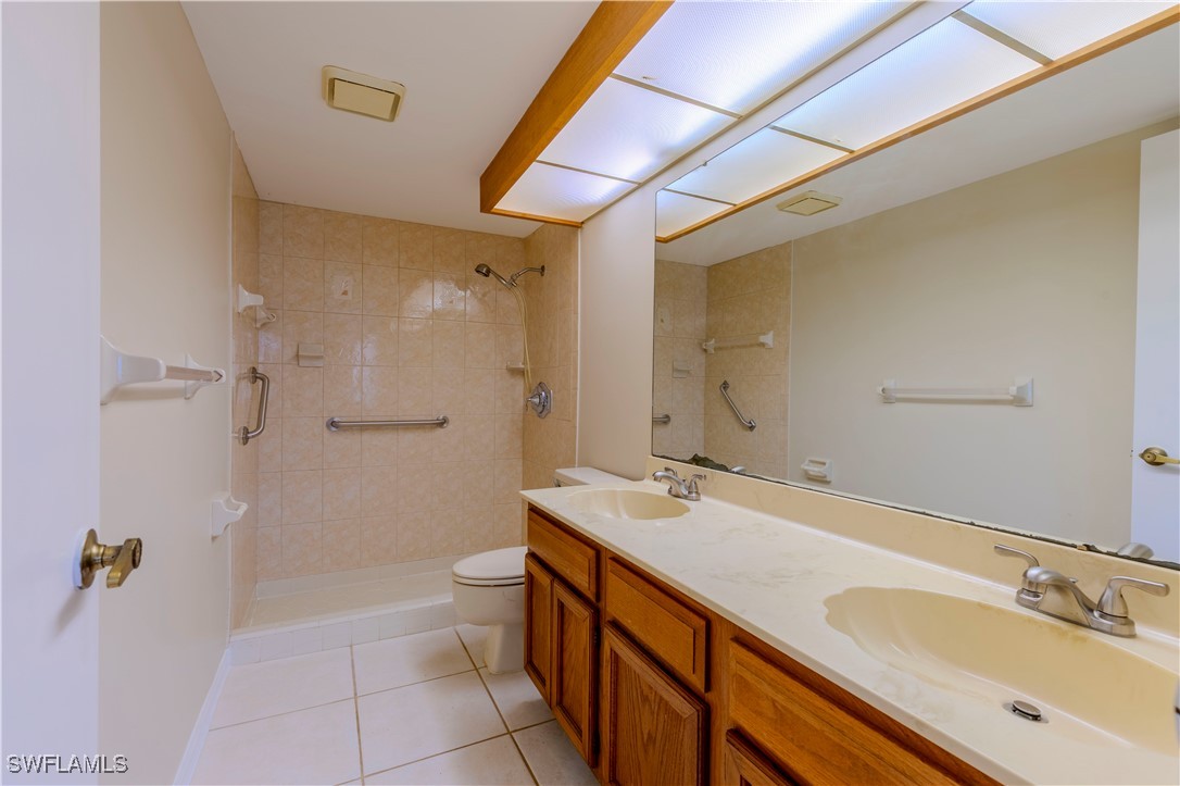 2 Bed Condominium for Sale in Augusta Woods, photo 13
