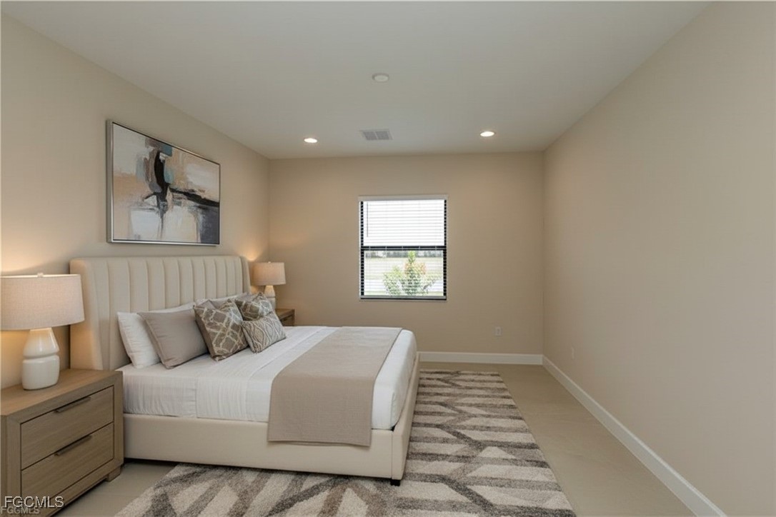 3 Bed SingleFamilyResidence for Sale in Valencia Harbor, FL — photo 13
