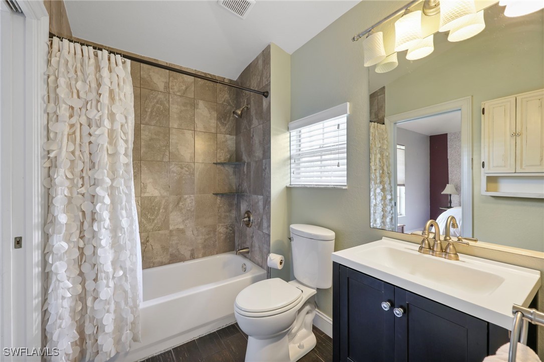 2 Bed SingleFamilyResidence for Sale in Naples, photo 13