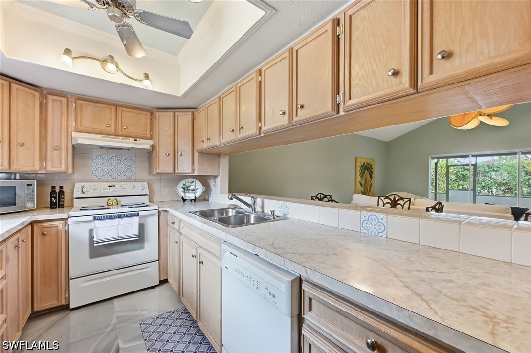 2 Bed Attached for Sale in Estero, photo 13