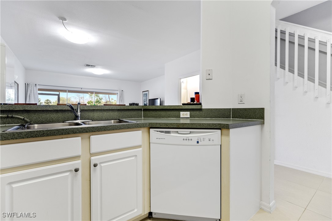 2 Bed Waterfront Home for Sale in Fort Myers, photo 13