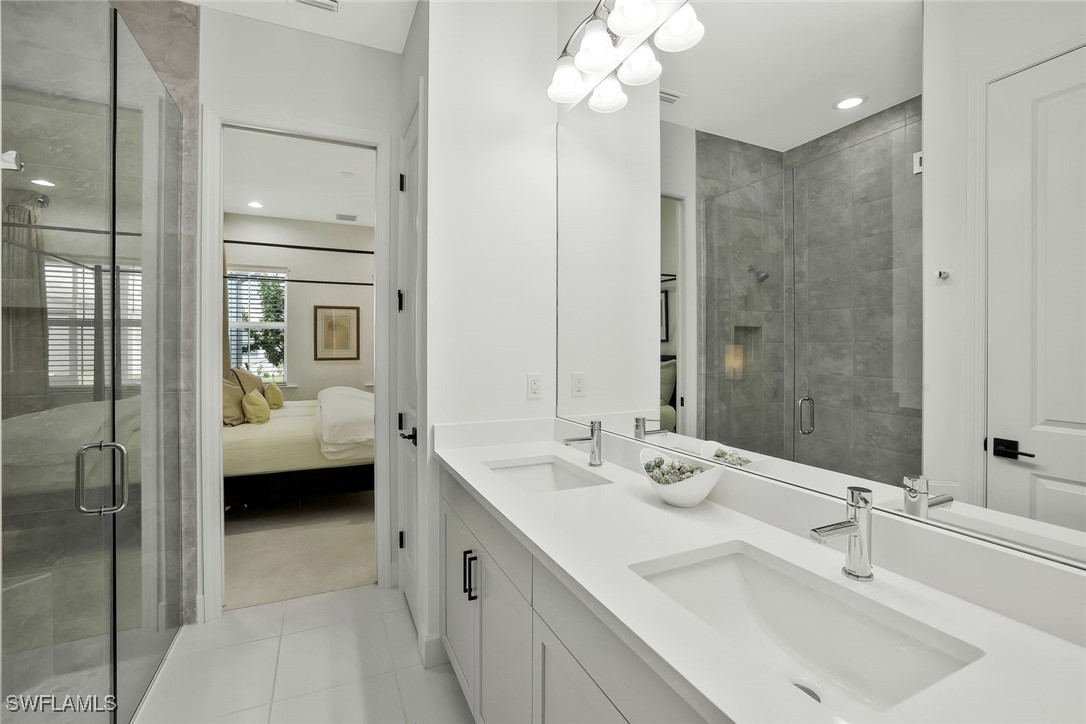 2 Bed Attached for Sale in Naples, photo 13