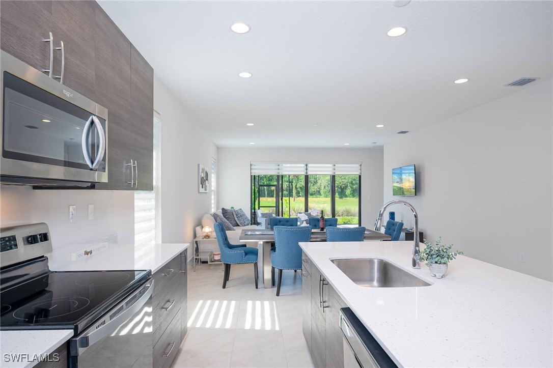 3 Bed SingleFamilyResidence for Sale in Silverwood, FL — photo 13
