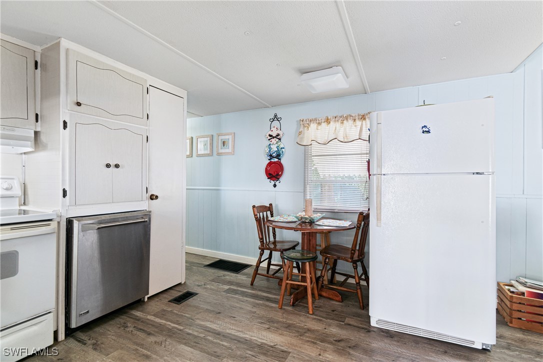 2 Bed ManufacturedHome for Sale in Fort Myers, FL, $80,000 — photo 13