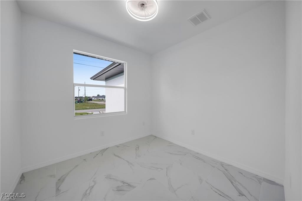 3 Bed SingleFamilyResidence for Sale in Lehigh Acres, photo 13