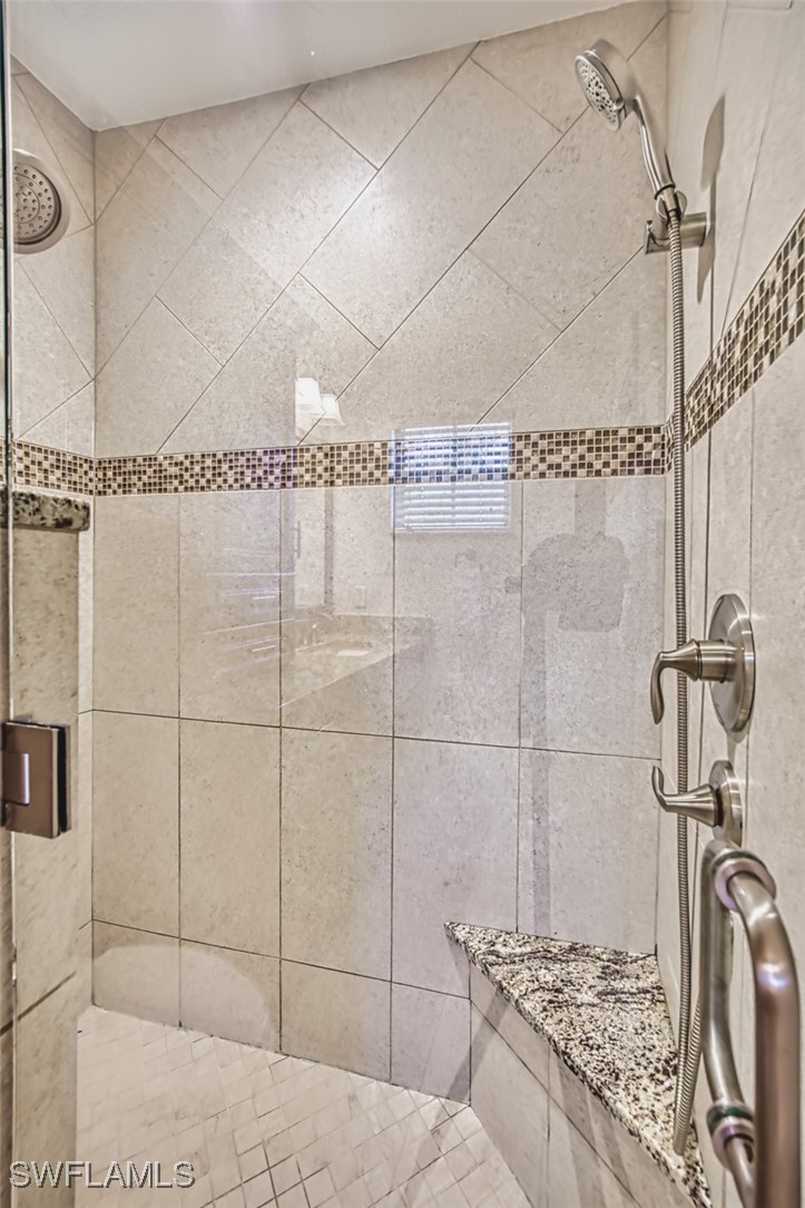 2 Bed Waterfront Home for Sale in Fort Myers, photo 13