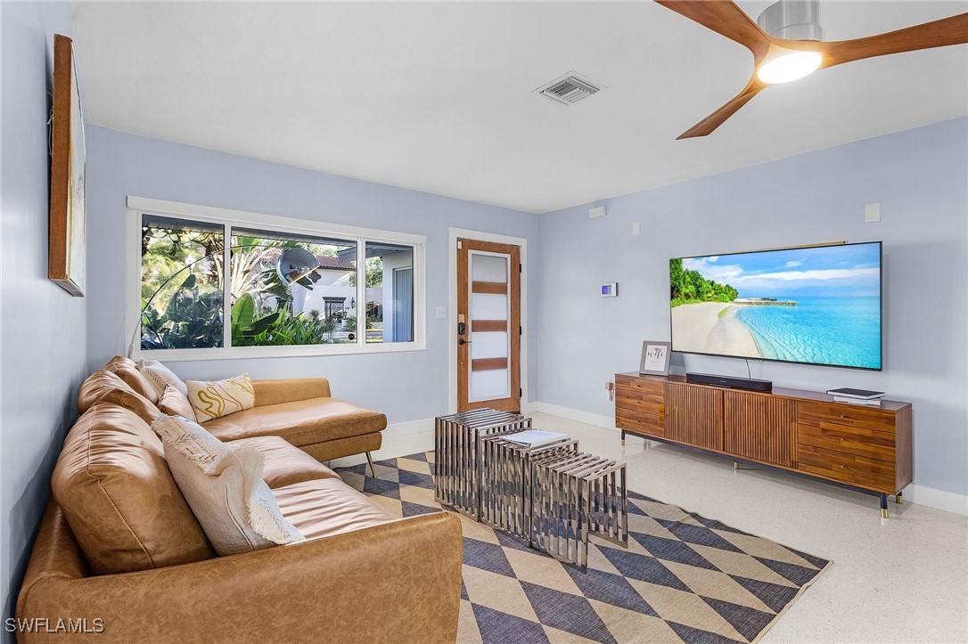 2 Bed Waterfront Home for Sale in Fort Myers, photo 13