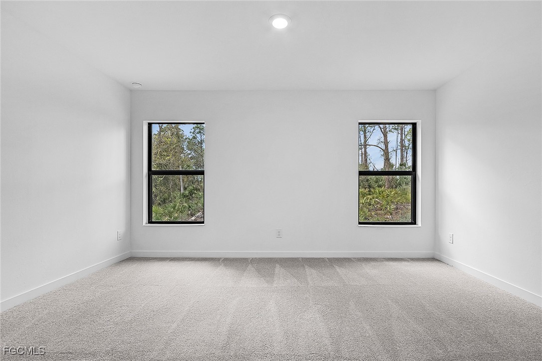 3 Bed SingleFamilyResidence for Sale in Mirror Lakes, photo 13