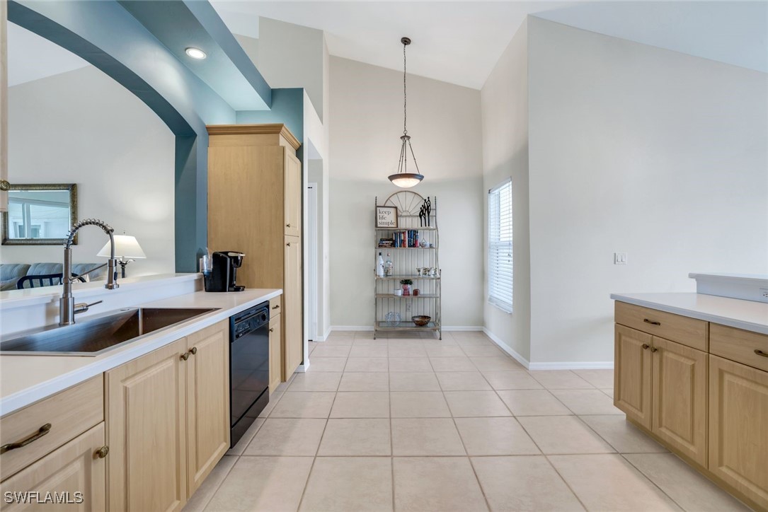 2 Bed Waterfront Home for Sale in Naples, photo 13