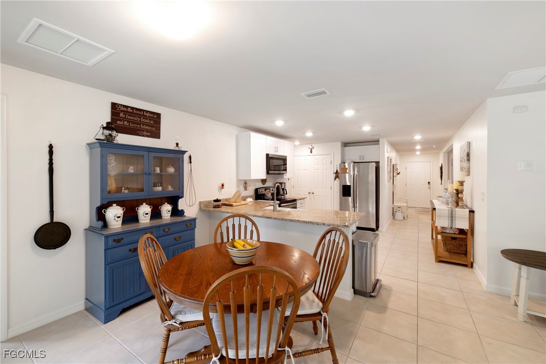 3 Bed SingleFamilyResidence for Sale in Rio Villa Lakes, FL — photo 13