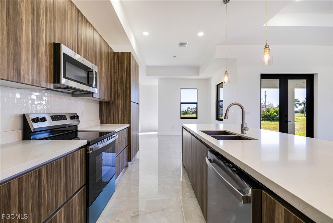 4 Bed SingleFamilyResidence for Sale in Cape Coral, photo 13