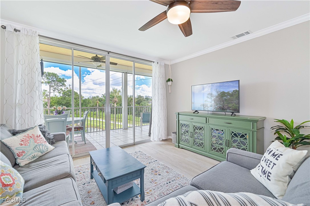 1 Bed Waterfront Home for Sale in Fort Myers, photo 13