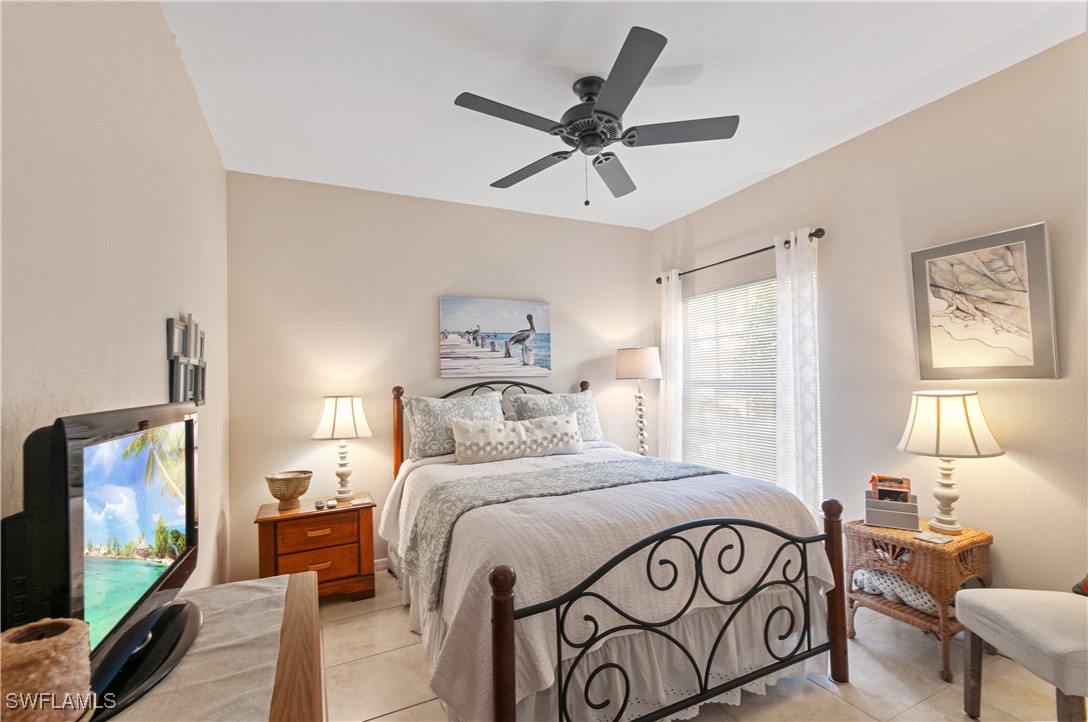 3 Bed Waterfront Home for Sale in Amberley Court, photo 13