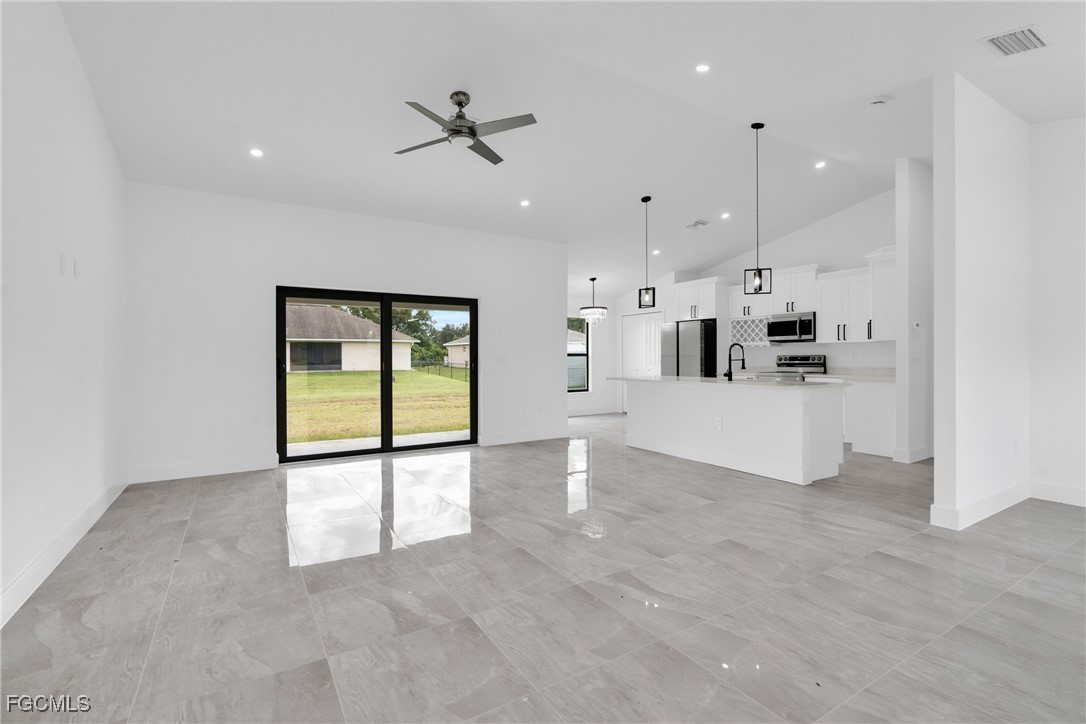 3 Bed SingleFamilyResidence for Sale in Lehigh Acres, photo 13