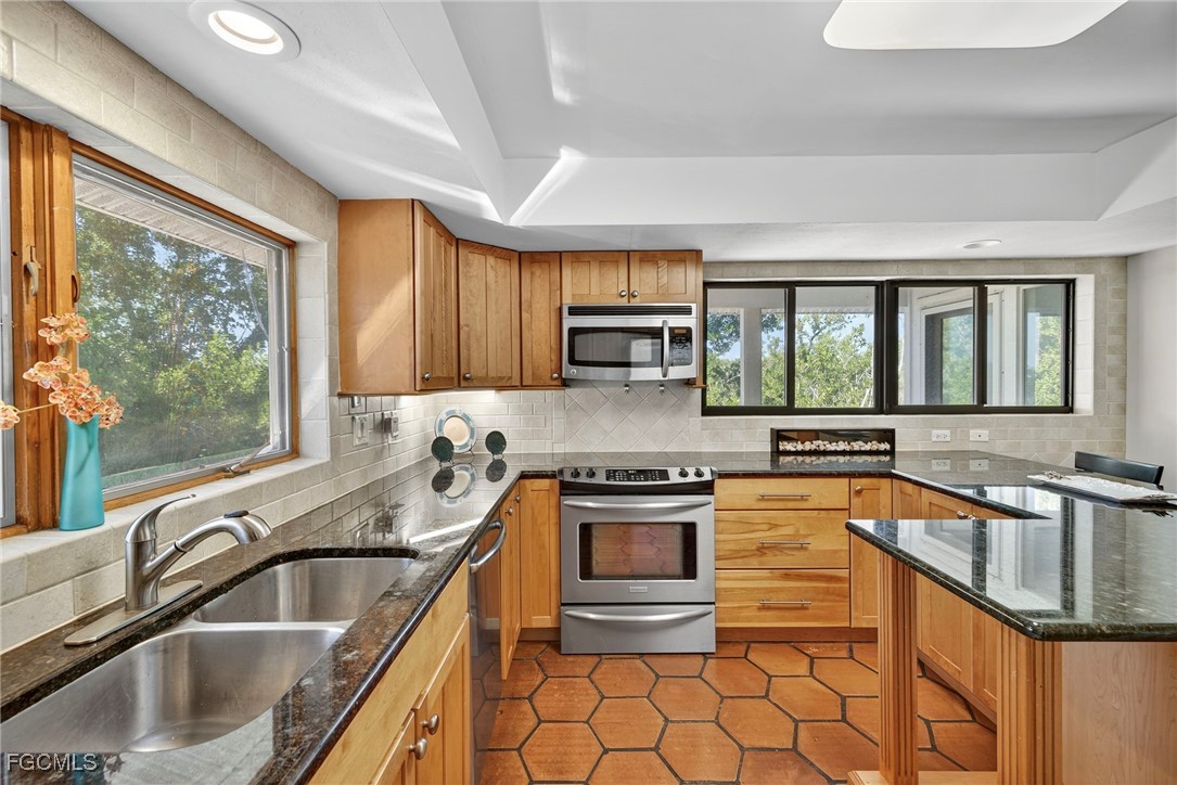 3 Bed Waterfront Home for Sale in Sanibel, FL, $750,000 — photo 13