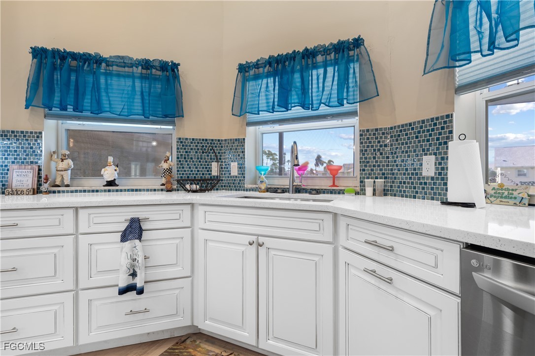 3 Bed Waterfront Home for Sale in North Fort Myers, photo 13