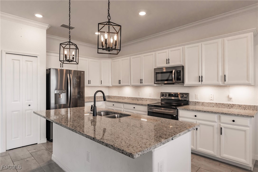 4 Bed SingleFamilyResidence for Sale in Portico, FL — photo 13