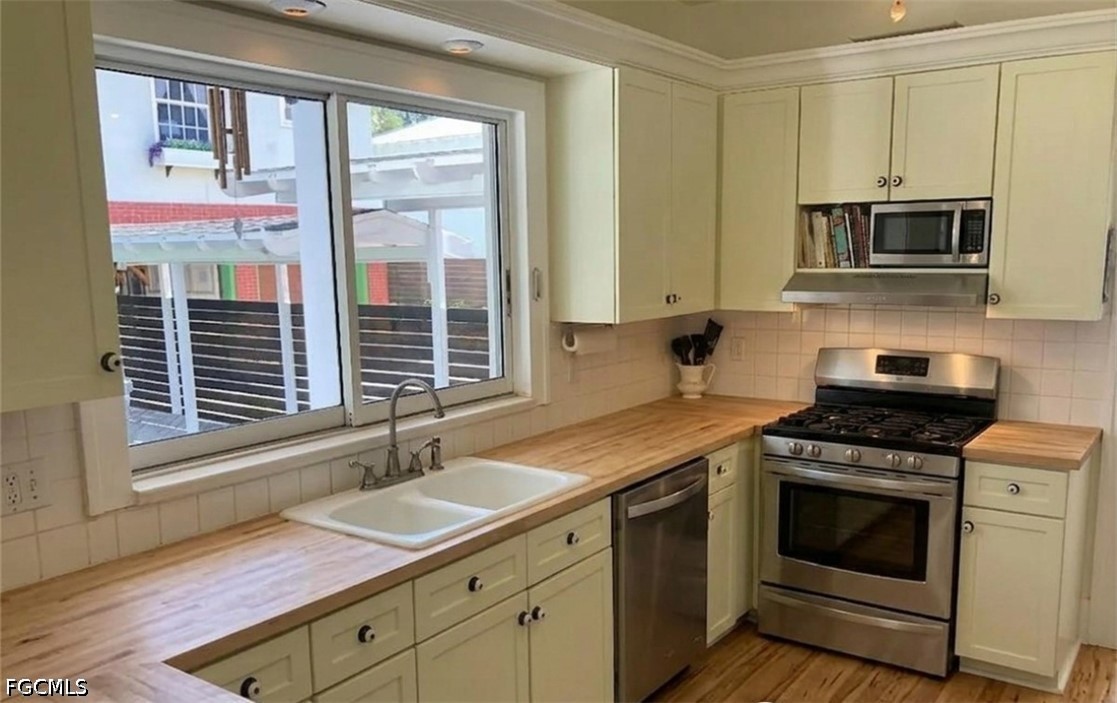 3 Bed SingleFamilyResidence for Sale in Riverside, FL — photo 13