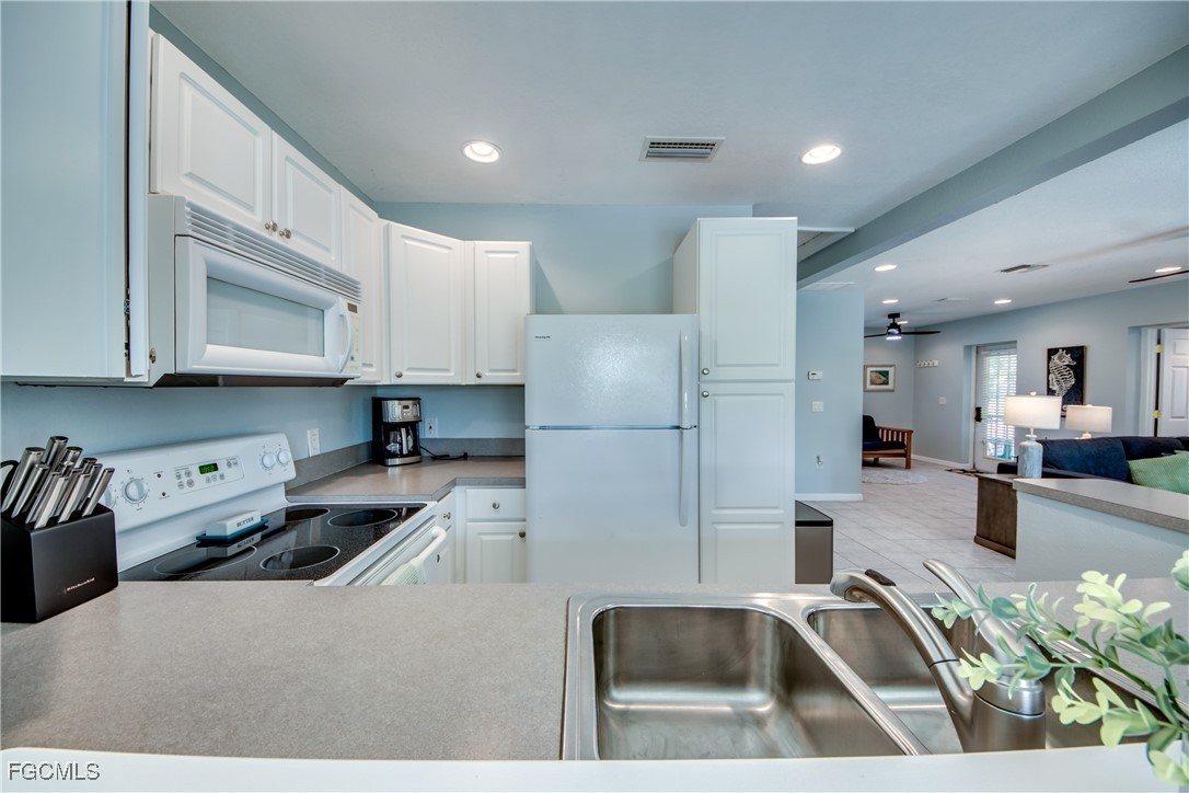 2 Bed Waterfront Home for Sale in Bokeelia, photo 13
