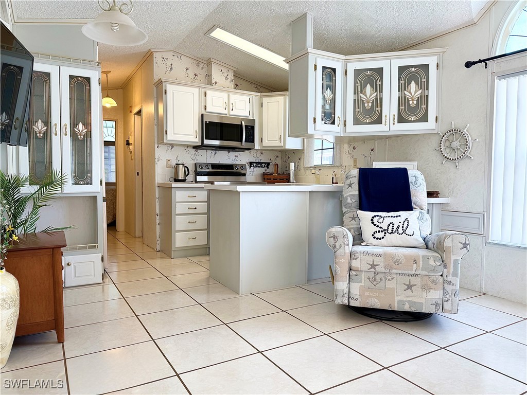 2 Bed ManufacturedHome for Sale in Naples, FL, $145,000 — photo 13