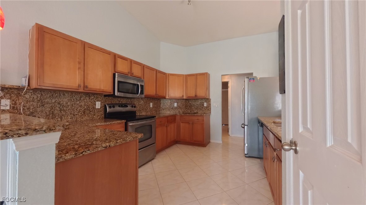 4 Bed Pool Home for Sale in Greenbriar, photo 13