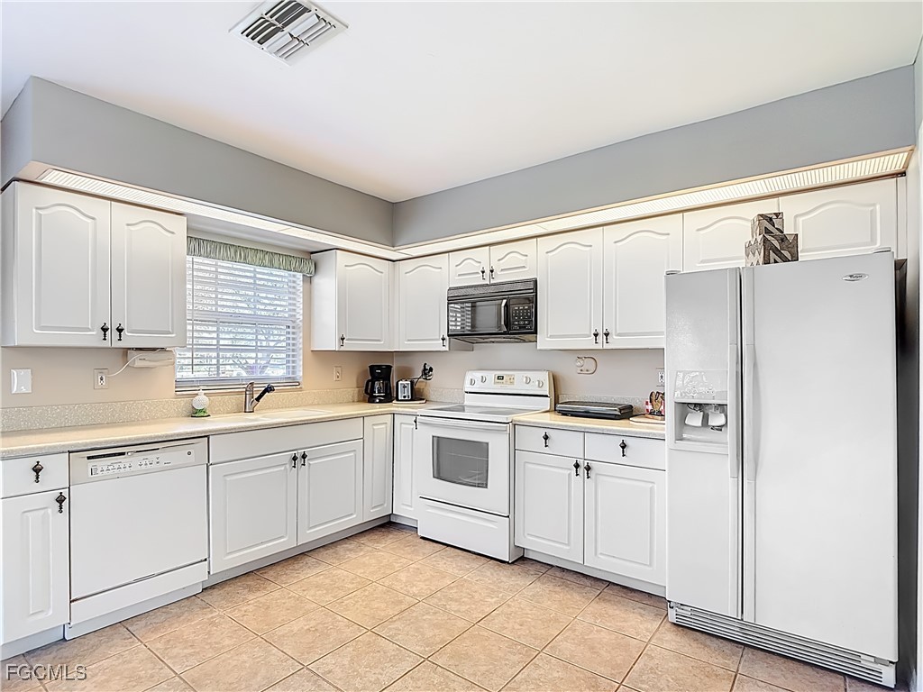 2 Bed SingleFamilyResidence for Sale in North Fort Myers, FL — photo 13