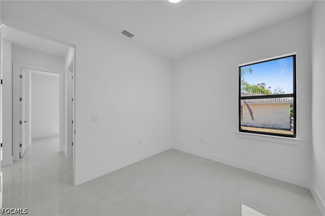 3 Bed SingleFamilyResidence for Sale in Lehigh Acres, photo 13