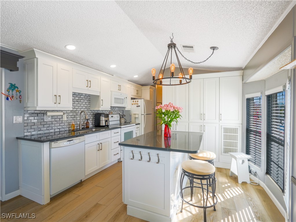 1 Bed Waterfront Home for Sale in Naples, photo 13