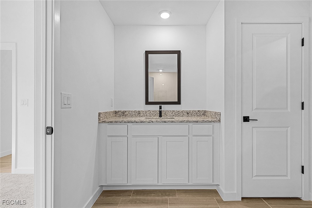 3 Bed SingleFamilyResidence for Sale in Mirror Lakes, photo 13