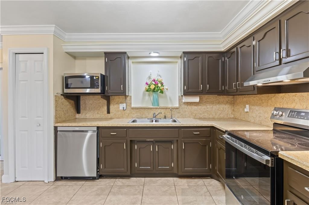 4 Bed SingleFamilyResidence for Sale in Fort Myers, photo 13