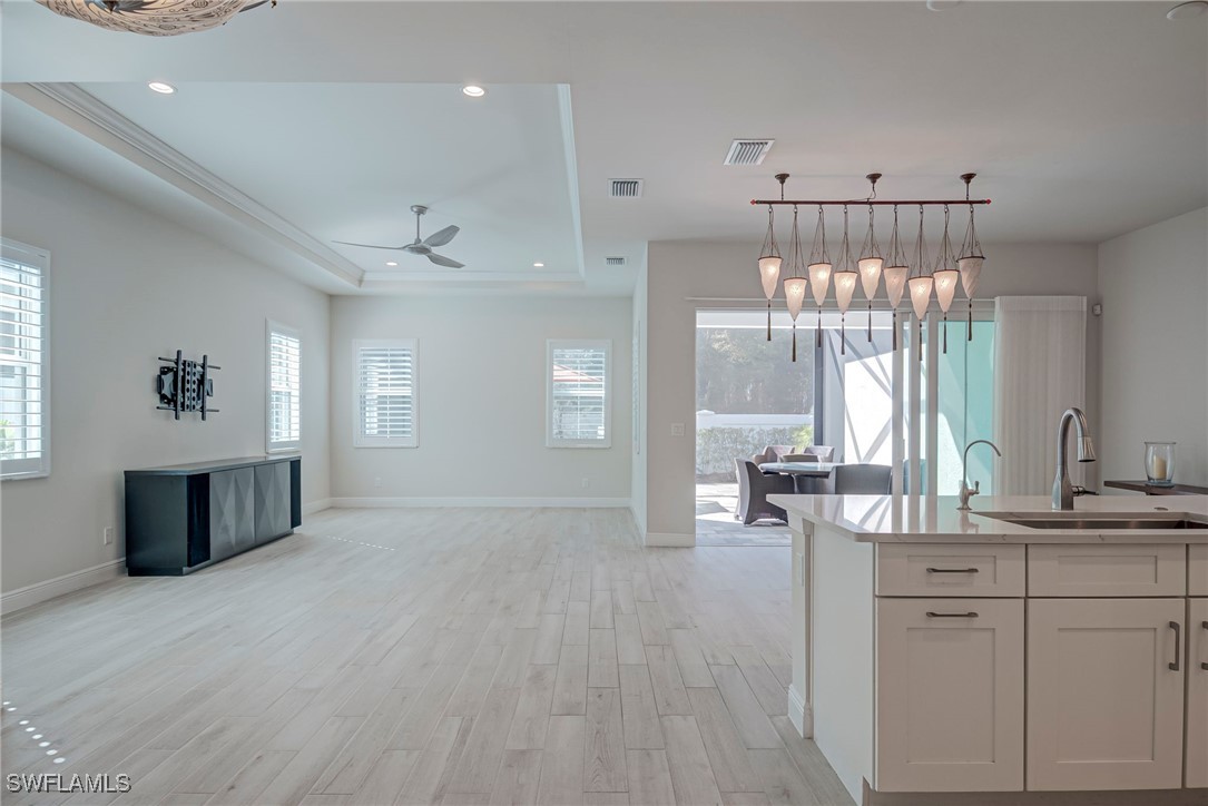 2 Bed Attached for Sale in Naples, photo 13