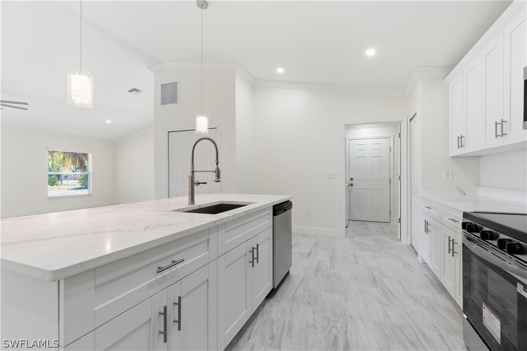 3 Bed SingleFamilyResidence for Sale in Fort Myers, FL — photo 13