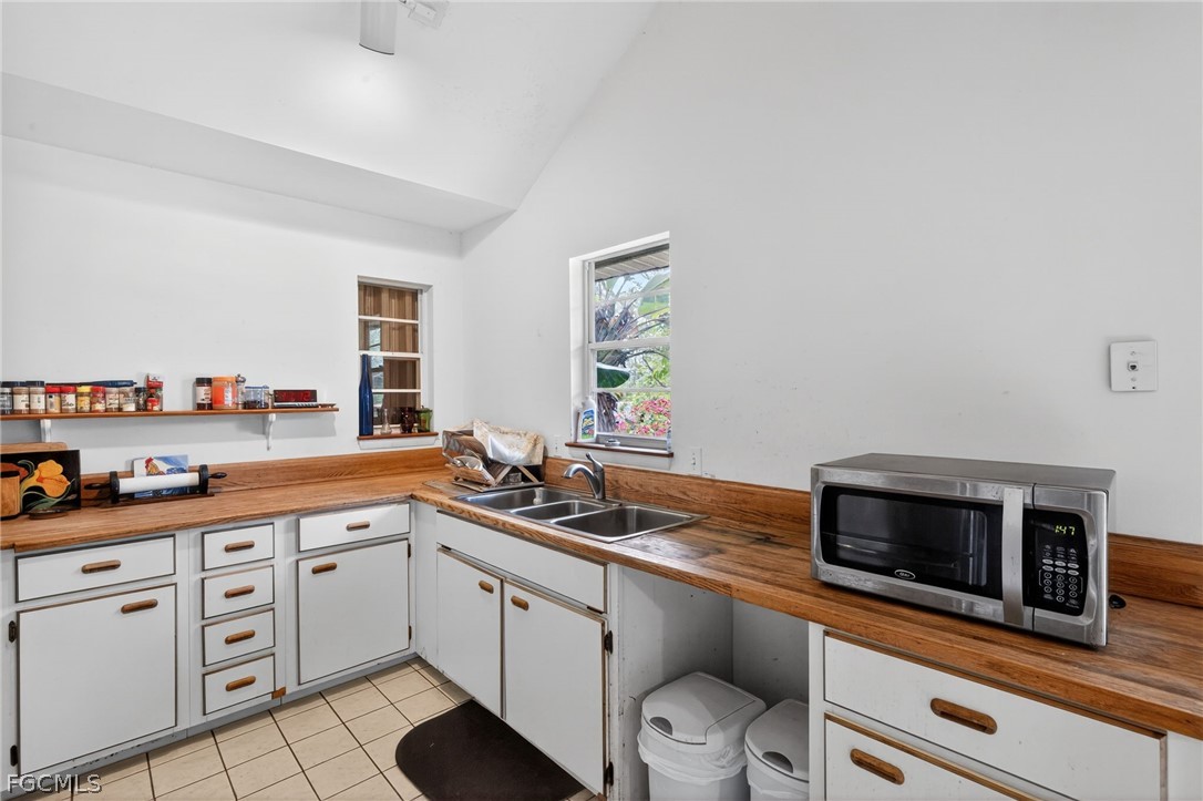2 Bed SingleFamilyResidence for Sale in Fort Myers, FL — photo 13