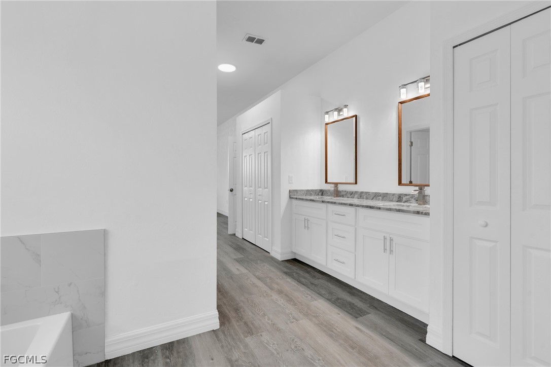 3 Bed SingleFamilyResidence for Sale in Lehigh Acres, photo 13