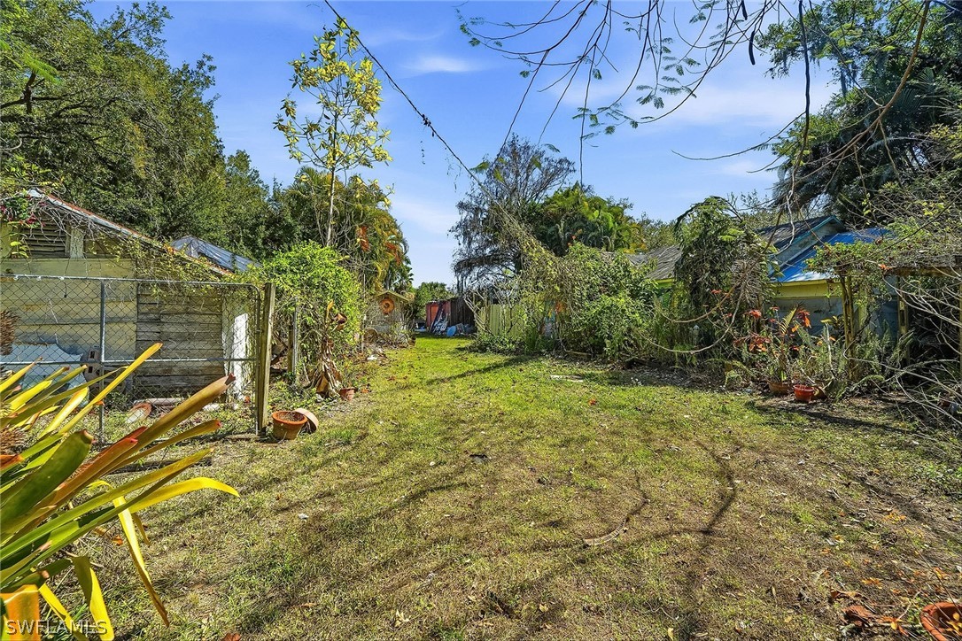 2 Bed SingleFamilyResidence for Sale in Buckingham, FL — photo 13