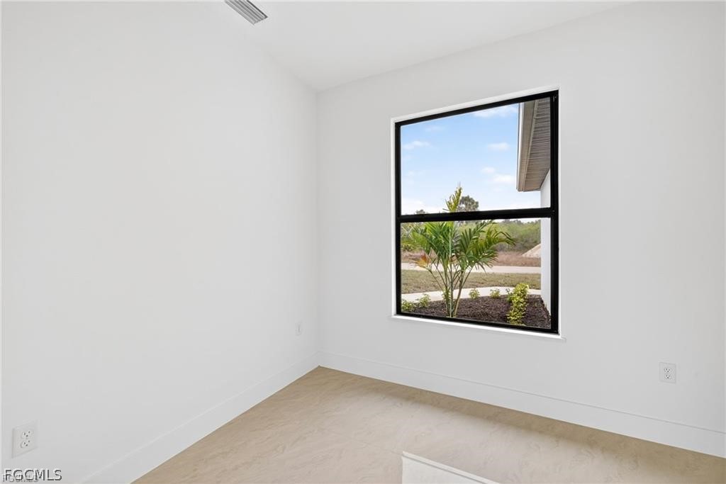 3 Bed SingleFamilyResidence for Sale in Lehigh Acres, photo 13