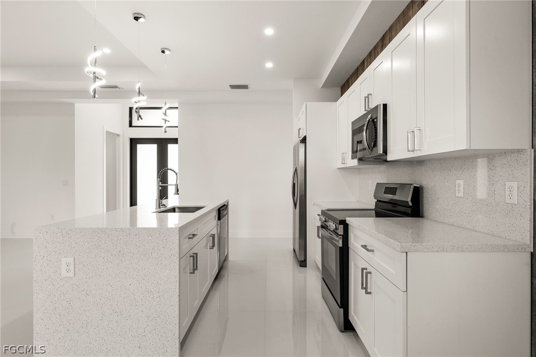 3 Bed SingleFamilyResidence for Sale in Lehigh Acres, photo 13