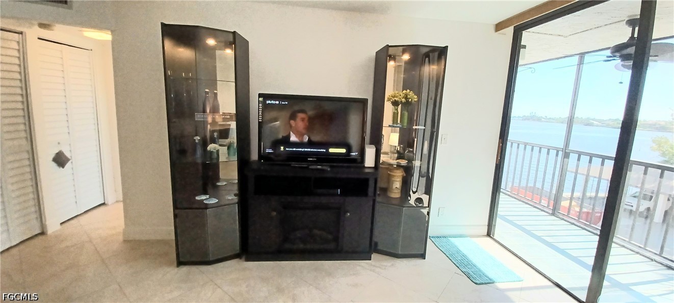 1 Bed Waterfront Home for Sale in Schooner Bay, photo 13