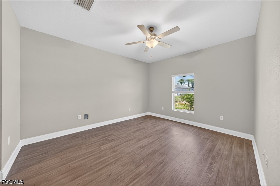 3 Bed SingleFamilyResidence for Sale in Cape Coral, photo 13