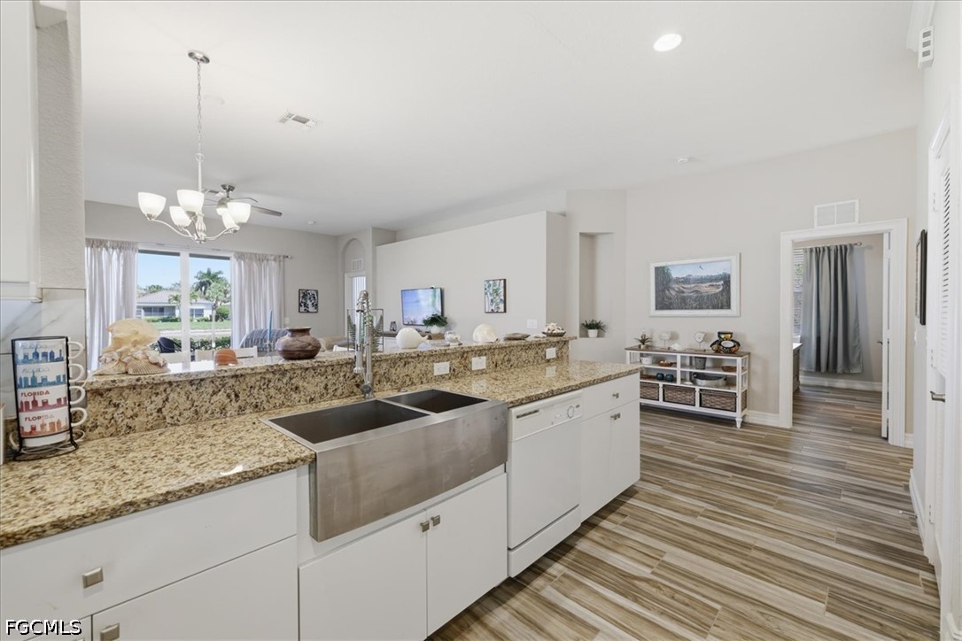3 Bed Waterfront Home for Sale in Coral Lakes, photo 13