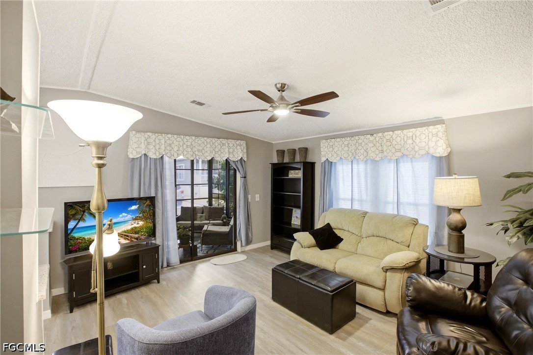 2 Bed ManufacturedHome for Sale in Pine Island Cove, photo 13
