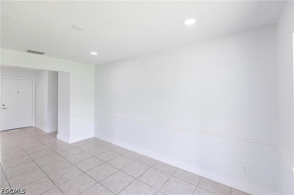 2 Bed SingleFamilyResidence for Sale in Cape Coral, photo 13