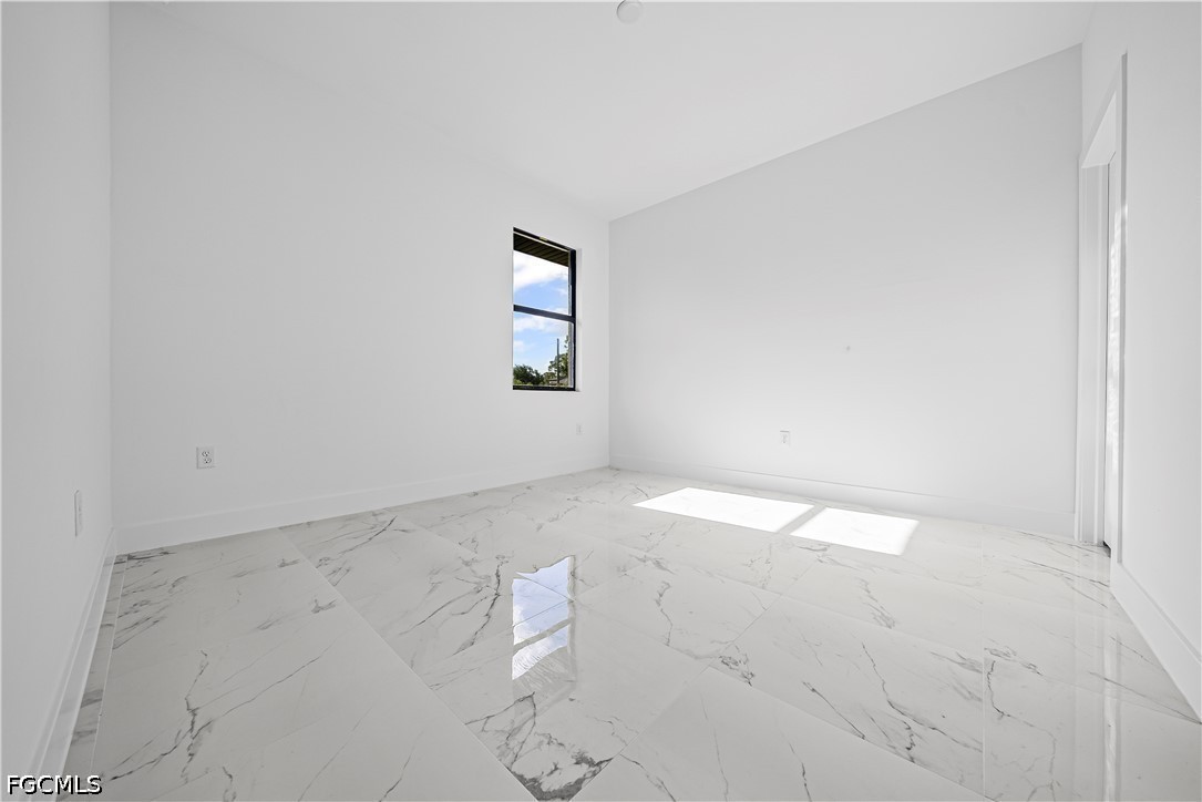 3 Bed SingleFamilyResidence for Sale in Lehigh Acres, photo 13