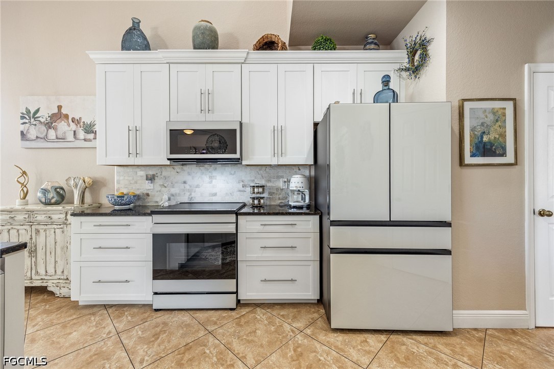 4 Bed SingleFamilyResidence for Sale in Cypress Cay, FL — photo 13