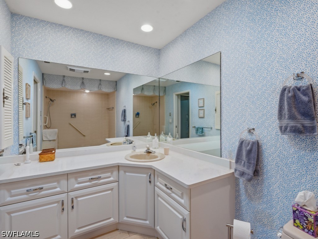 3 Bed Pool Home for Sale in Torrey Pines, photo 13