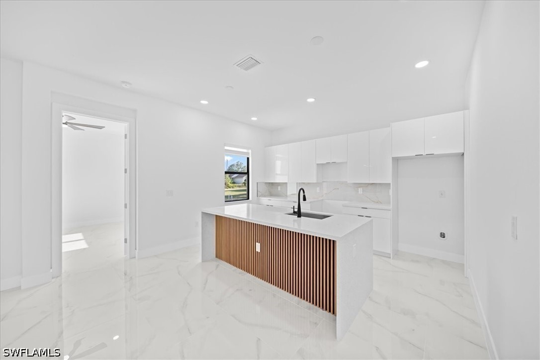 4 Bed SingleFamilyResidence for Sale in Lehigh Acres, photo 13