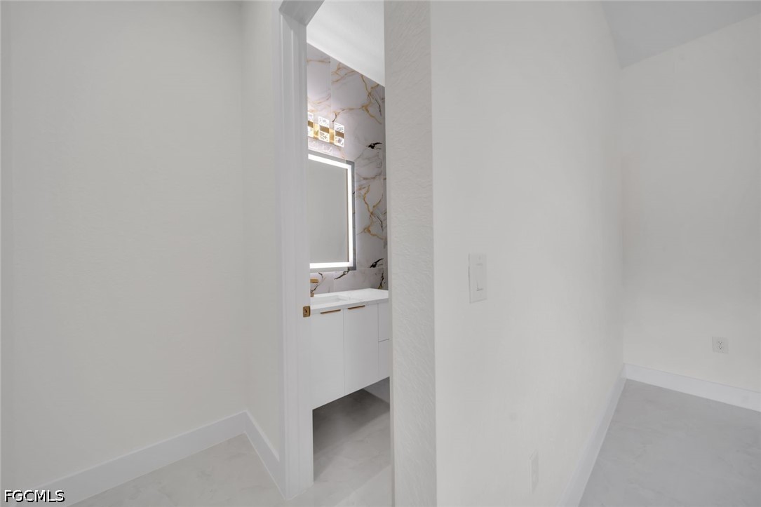 4 Bed SingleFamilyResidence for Sale in Lehigh Acres, photo 13