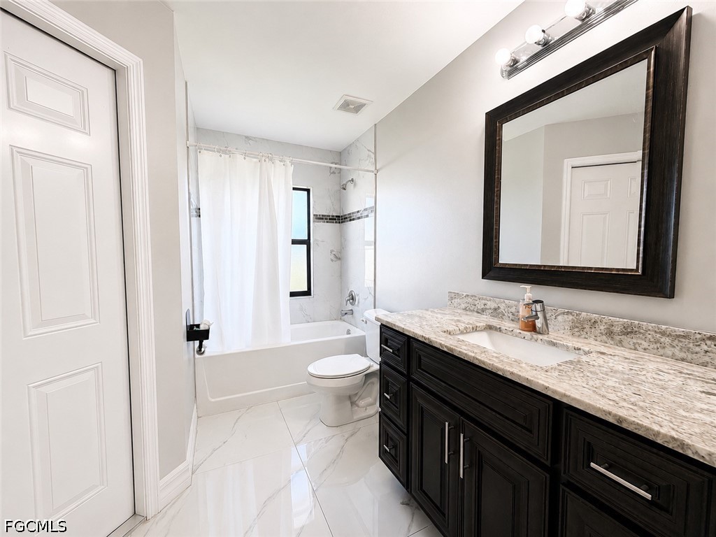 4 Bed SingleFamilyResidence for Sale in Lehigh Acres, photo 13